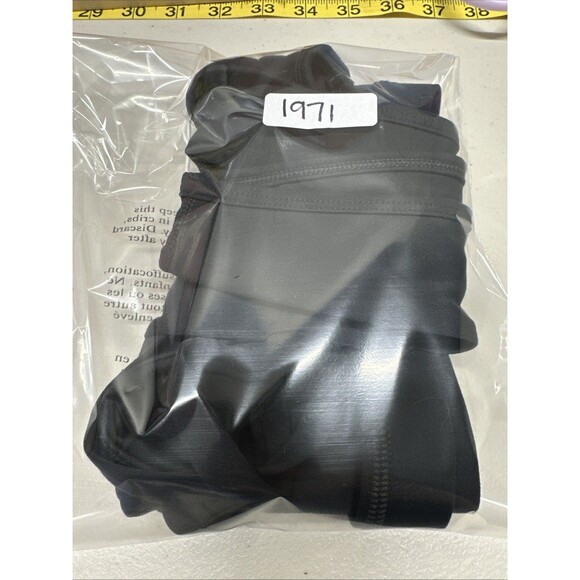 Blogilates Criss Cross Sports Bra Womens Large Black Unpadded Stretch - Picture 8 of 8